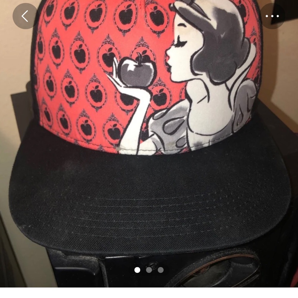 Snow White Women's Cap